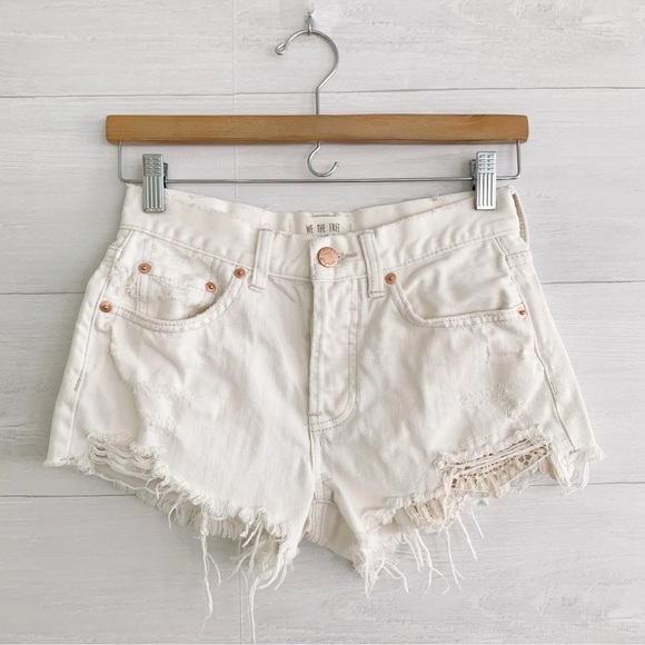 We The Free by Free People White Distressed Denim Shorts Size 26 - Picture 1 of 6